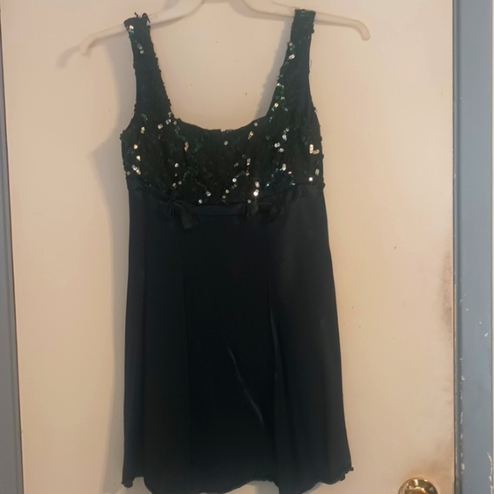 Size 6 sequined emerald green cocktail dress